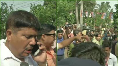 टीएमसी कार्यकर्ताओं ने बैरकपुर में बीजेपी प्रत्याशी पर हमला कर किया घायल, टीएमसी और बीजेपी कार्यकर्ता आपस में भिड़े