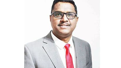 ಕುದುರಗೆರೆ ಗ್ರಾಮದ ನಿವಾಸಿ ರವಿ ಬ್ರಿಟನ್ನಲ್ಲಿ ಪ್ರಿನ್ಸಿಪಾಲ್ ಕನ್ಸಲ್ಟೆಂಟ್