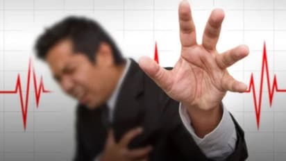 গ্যাসের সমস্যা বেড়ে গিয়েই হার্ট অ্যাটাক, আজ থেকে ভুলেও করবেন না এই কাজগুলি