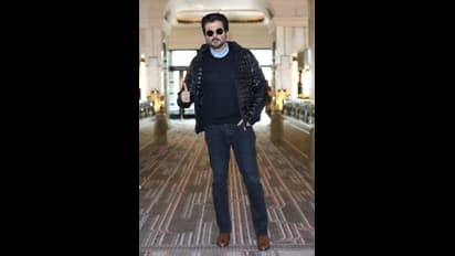 একান্তে বসে মাউথ অর্গান বাজাচ্ছেন 'জয়', শোলে-র স্মৃতি উষ্কে অনিলের পোস্ট