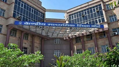 CBSE रिजल्ट: 500 में से 499 नंबर लाकर टॉपर बने 13 बच्चे, टॉपर्स की पूरी लिस्ट देखें