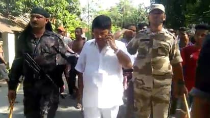 অর্জুন সিংয়ের বাড়িতে আচমকা পুলিশ, ওয়ারেন্ট না নিয়ে ঢুকতে গেলে বাধা