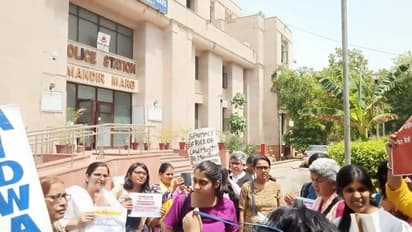 CJI को यौन उत्पीड़न मामले में क्लीन चिट पर हुआ प्रदर्शन Women activists protest
