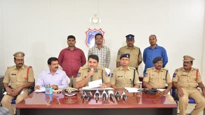 కిడ్నాపర్ల చెర నుంచి బాలుడ్ని రక్షించిన పోలీసులు: ఇద్దరు అరెస్టు (వీడియో)