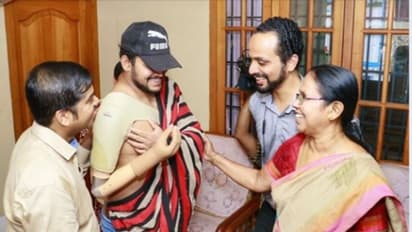 വാഹനാപകടത്തില് കൈ നഷ്ടമായ നിർദ്ധന വിദ്യാര്ത്ഥിക്ക് അത്യാധുനിക കൃത്രിമ കൈ നൽകി ആരോഗ്യമന്ത്രി