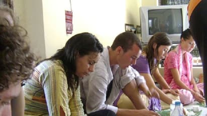 ಸ್ಲಿಮ್ ಆಗಬೇಕಾ? ನೆಲದ ಮೇಲೆ ಕೂತು ಊಟ ಮಾಡಿ...