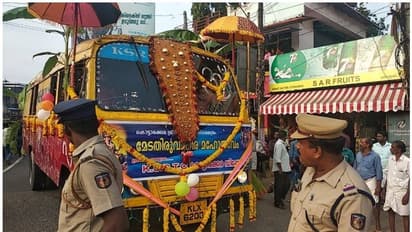 എഴുന്നള്ളിക്കാന് ഞങ്ങള്ക്ക് ആന വേണ്ട, 'ആനവണ്ടി' മതി; കൊട്ടാരക്കരക്കാര് വേറെ ലെവലാ!