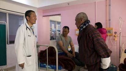 ಪ್ರಧಾನಿಯಾದ ಡಾಕ್ಟರ್: ವಾರದಲ್ಲಿ 1 ದಿನ ರೋಗಿಗಳಿಗೇ ಮೀಸಲಿಟ್ಟವೈದ್ಯ ಪ್ರಧಾನಿ!