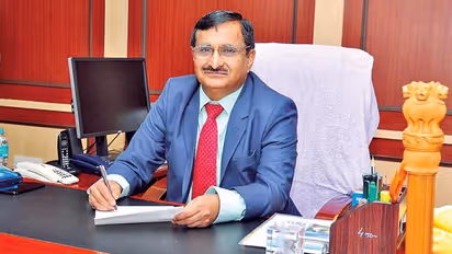 முடிந்தது சூரப்பாவின் கதை.. அண்ணா பல்கலை கழகத்திற்கு புதிய துணை வேந்தர்.. ஆளுநர் அதிரடி உத்தரவு.