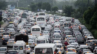 Noida traffic shocker: Just 40 cops to pull up violators across 1,442 sq km!