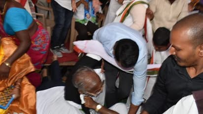 కుర్చీ కోసం కోట్లాట.. కిందపడిన వీహెచ్