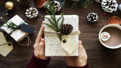 সামনেই পুজো, মাথায় রেখেই কিনে ফেলুন রাখির উপহার