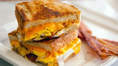 സൺഡേ സ്പെഷ്യൽ; എഗ് സാൻവിച്ച് തയ്യാറാക്കാം