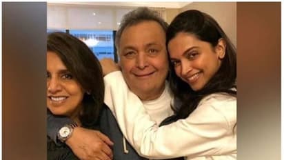 റിഷി കപൂറിന്റെ തോളില് കയ്യിട്ട് ക്യൂട്ട് ദീപിക