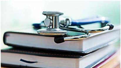 देश के हर जिले तक पहुंचेगी बेहतरीन स्वास्थ्य सुविधाएं, मेडिकल कॉलेजों में बदले जाएंगे 75 जिला अस्पताल