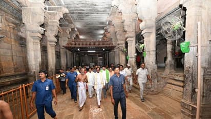 శ్రీరంగనాథుని ఆలయంలో కేసీఆర్ దంపతుల పూజలు (ఫోటోలు)