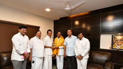 ఫెడరల్ ఫ్రంట్ లో చేరం, మీరే మా కూటమిలోకి రండి: కేసీఆర్ తో స్టాలిన్