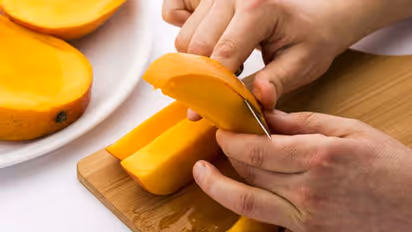 Health Tips: ಮಾವಿನ ಹಣ್ಣಿನ ಸಿಪ್ಪೆಯೂ ಬೇಕು ದೇಹಕ್ಕೆ, ವಿಷ ಇರಬಾರದು ಅಷ್ಟೆ!