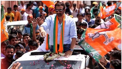 എംപിയുടെ ചുമതല നിർവഹിക്കാൻ സമയമില്ല; പകരക്കാരനെ വച്ച് വിവാദത്തിലായി ബോളിവുഡ് നടൻ