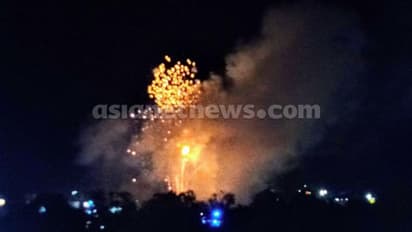 തൃശൂരിനെ പ്രകമ്പനം കൊള്ളിച്ച് വര്‍ണാഭമായ പൂരം വെടിക്കെട്ട്- ചിത്രങ്ങള്‍ കാണാം