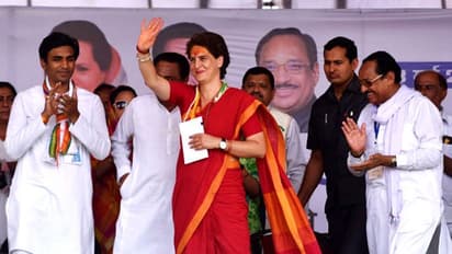 'জয় শ্রীরাম'-এ চটেছিলেন মমতা, 'মোদী-মোদী' শুনে প্রিয়াঙ্কা কী করলেন - দেখুন ভিডিও