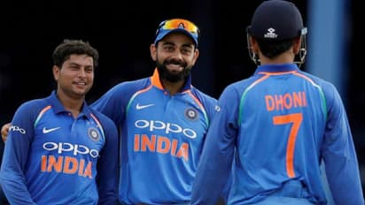 ధోని, కోహ్లీల మధ్య తేడా అదే...బౌలర్లంతా ధోని వైపే: కుల్దీప్ యాదవ్