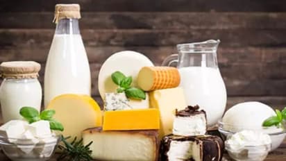 নির্জীব ত্বক! দুধের গুণে ফেরান এবার ত্বকের জেল্লা