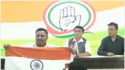 യോഗി ആദിത്യനാഥിനെ അജയ് സിംഗ് എന്ന് വിളിക്കരുത്: കോൺഗ്രസ് വാർത്താ സമ്മേളനത്തിൽ നാടകീയ പ്രതിഷേധം