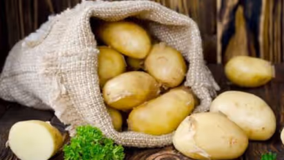 മുഖത്തെ പാടുകള്‍ മാറ്റും; ഉരുളക്കിഴങ്ങ് കൊണ്ട് സൗന്ദര്യം സംരക്ഷിക്കാനുളള 5 വഴികള്‍...