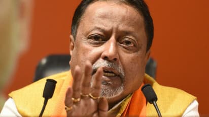 মনের মতো জায়গা নেই দলে,মুকুলের দিল্লির বাড়ি থেকে উধাও মোদী-শাহের ছবি