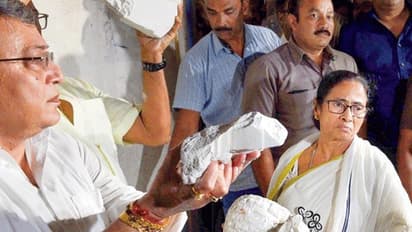 মঞ্চ নেই, মাইক নেই, তাতে কী! কলম হাতে ফের গর্জে উঠলেন কবি মমতা বন্দ্যোপাধ্যায়