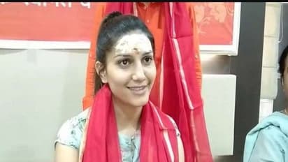 बाबा विश्वनाथ के दर्शन करने पहुंची सपना चौधरी, जानें किस नेता के लिए मांगा आर्शीवाद