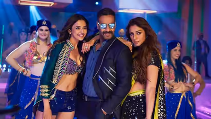 De De Pyaar De Movie Review: Fans give thumbs up, say it’s a must-watch