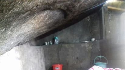 ಗುಹೆಯಲ್ಲಿ ವಾಸವಾಗಿದ್ದ ಕುಟುಂಬಕ್ಕೆ ಹಕ್ಕುಪತ್ರ ವಿತರಣೆ