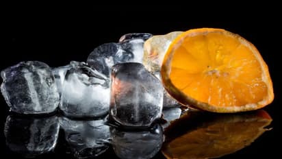 গরমে বরফ জমান! ত্বক ভাল রাখতে আইস কিউব ম্যাজিকের মতো কাজ করবে