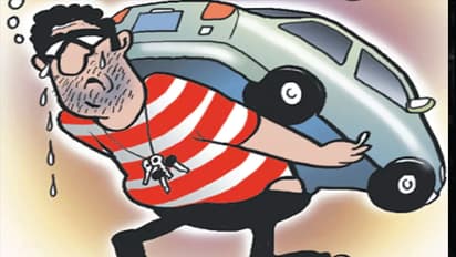 ഷോറൂം കുത്തിത്തുറന്ന് കാര്‍ കവര്‍ന്നു, ഹെല്‍മറ്റ് കടിച്ചെടുത്ത് പൊലീസ് നായ!