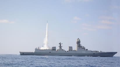 भारतीय नौसेना की बड़ी कामयाबी: सतह से ही गिरा देगी दुश्मन के जहाज और मिसाइलें