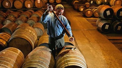 കുടിയന്മാർക്കറിയുമോ, ബാറിലെ വെള്ളത്തിനുമുണ്ട് ഒരു ദിനം..!