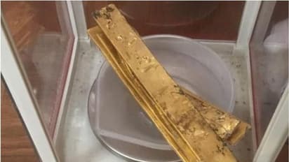 ടെലിവിഷൻ സ്റ്റാന്റിനുള്ളിൽ ഒളിപ്പിച്ച് സ്വർണം കടത്താൻ ശ്രമിച്ചു; മലപ്പുറം സ്വദേശി പിടിയിൽ