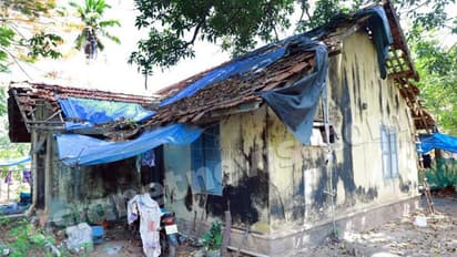 നാടിന്റെ കാവലാളാണ്; പക്ഷേ അന്തിയുറങ്ങാന് തകര്ന്ന വീടുകള്