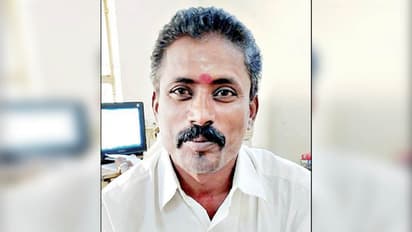 ஓபிஎஸ் மகனை எம்.பி. என கல்வெட்டு வைத்தவர் அதிரடி கைது !! இவர் யார் தெரியுமா ?