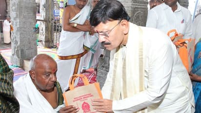 తిరుచానూరు పద్మావతి అమ్మవారిని దర్శించుకున్న దేవెగౌడ, కుమార స్వామి (ఫోటోలు)