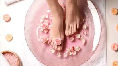 പാദങ്ങള് ഭംഗിയാക്കാം; വീട്ടില് ചെയ്യാവുന്ന കാര്യങ്ങള്