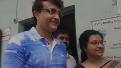 রাজনীতি বোঝেন না, ভোট দিয়েও মহারাজের মুখে ক্রিকেটের কথা