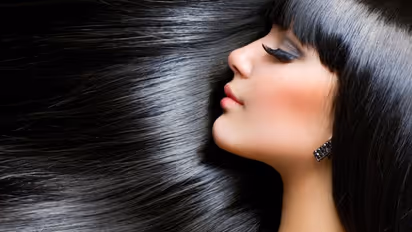 শীতের রুক্ষতা দূরে সরিয়ে, মাত্র ৭ দিনে পান ঝলমলে চুল