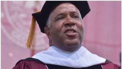 400 വിദ്യാര്‍ത്ഥികളുടെ വായ്പ അടയ്ക്കുമെന്ന് ശതകോടീശ്വരന്‍; ഏറ്റെടുത്തത് നാല് കോടി ഡോളര്‍