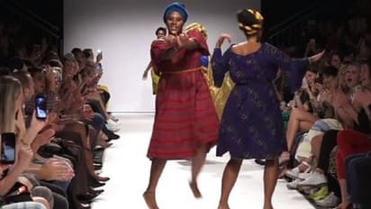 'ഫാഷന് ഷോയാണ് പക്ഷേ കാറ്റ് വാക്ക് ഞങ്ങള്ക്ക് ഔട്ട് ഓഫ് ഫാഷന് ആണ്'; വൈറലായി വീഡിയോ