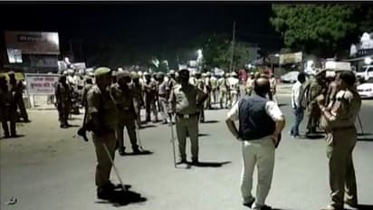 ಅನುಮಾನ, ಪ್ರತಿಭಟನೆಗೆ ಕಾರಣವಾದ ಇವಿಎಂ ಮತಯಂತ್ರಗಳ ಸ್ಥಳಾಂತರ!