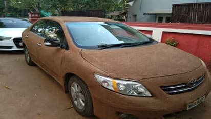 গাড়ির সারা গায়ে গোবর দিলেন মহিলা! কারণ জানলে অবাক হবেন