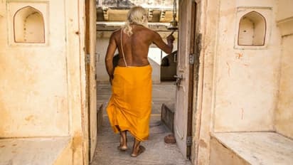 শুধু ইমাম নয় এবার পুরোহিতের 'আচ্ছে দিন', সৌজন্যে ববি হাকিম